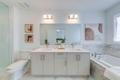 Primary Bedroom Ensuite - 3054 Harvard Gardens, Oakville at 3054 Harvard Gardens, 1010 - JM Joshua Meadows, Oakville Primary Bedroom Ensuite - 3054 Harvard Gardens, Oakville at 3054 Harvard Gardens, 1010 - JM Joshua Meadows, Oakville