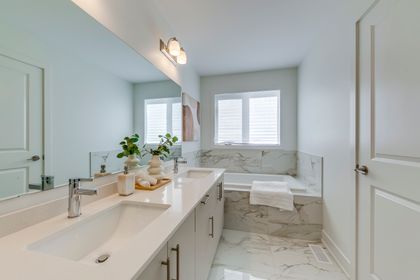 Primary Bedroom Ensuite - 3054 Harvard Gardens, Oakville at 3054 Harvard Gardens, 1010 - JM Joshua Meadows, Oakville Primary Bedroom Ensuite - 3054 Harvard Gardens, Oakville at 3054 Harvard Gardens, 1010 - JM Joshua Meadows, Oakville