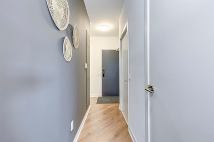 Suite Entry - 526 - 405 Dundas St.W., Oakville at 526 - 405 Dundas St.w., 1008 - GO Glenorchy, Oakville