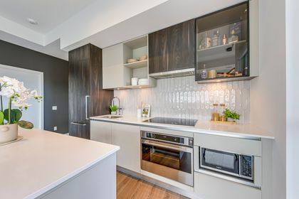 Kitchen - 526 - 405 Dundas St.W., Oakville at 526 - 405 Dundas St.w., 1008 - GO Glenorchy, Oakville