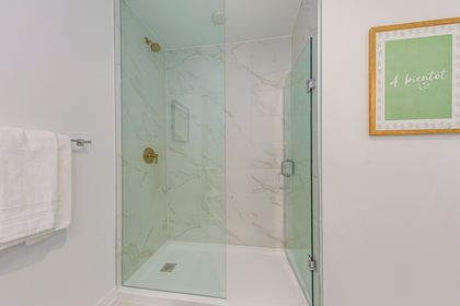 Primary Bedroom Ensuite - 526 - 405 Dundas St.W., Oakville at 526 - 405 Dundas St.w., 1008 - GO Glenorchy, Oakville