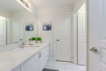 Semi-Ensuite - 463 Grindstone Tr., Oakville at 463 Grindstone Trail, 1010 - JM Joshua Meadows, Oakville