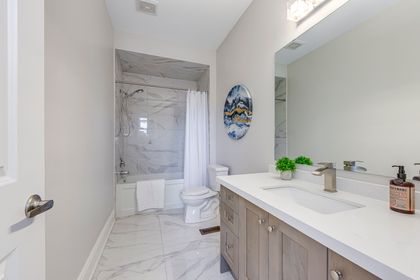 2nd Bedroom Ensuite - 3159 William Rose Way, Oakville at 3159 William Rose Way, 1010 - JM Joshua Meadows, Oakville