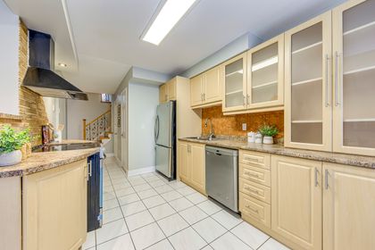Kitchen - 2 - 2006 Glenada Cres., Oakville at 2 - 2006 Glenada Crescent, WC Wedgewood Creek, Oakville