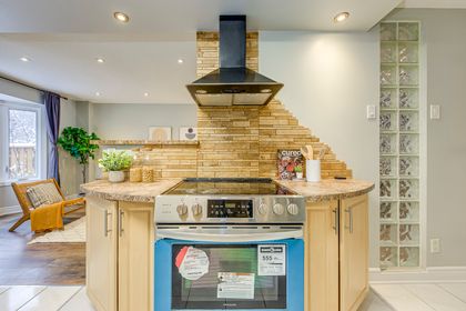 Kitchen - 2 - 2006 Glenada Cres., Oakville at 2 - 2006 Glenada Crescent, WC Wedgewood Creek, Oakville