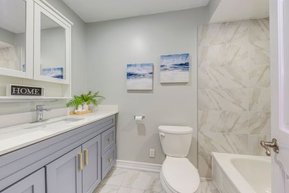 Main Bath - 2 - 2006 Glenada Cres., Oakville at 2 - 2006 Glenada Crescent, WC Wedgewood Creek, Oakville