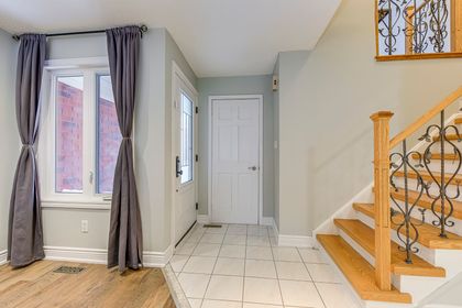 Entry - 2 - 2006 Glenada Cres., Oakville at 2 - 2006 Glenada Crescent, WC Wedgewood Creek, Oakville