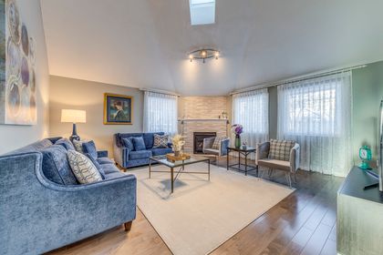 Family Room - 343 Northwood Dr., Oakville at 343 Northwood Drive, 1007 - GA Glen Abbey, Oakville