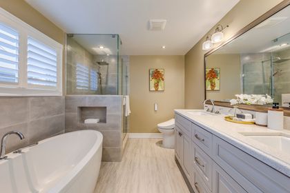 Primary Bedroom Ensuite - 343 Northwood Dr., Oakville at 343 Northwood Drive, 1007 - GA Glen Abbey, Oakville