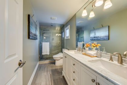 4pc Main Bath - 343 Northwood Dr., Oakville at 343 Northwood Drive, 1007 - GA Glen Abbey, Oakville