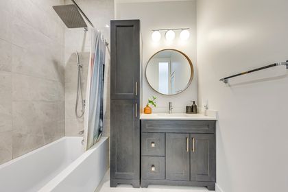 4pc Bath - 40 Irwin Ave., Toronto at 40 Irwin Avenue, Bay Street Corridor, Toronto