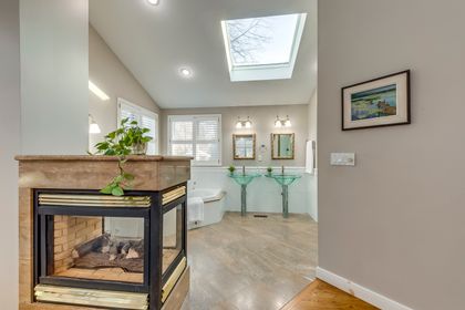 Primary Bedroom Ensuite - 1399 Chriseden Dr., Mississauga at 1399 Chriseden Drive, Lorne Park, Mississauga