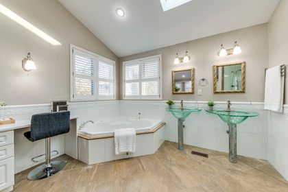 Primary Bedroom Ensuite - 1399 Chriseden Dr., Mississauga at 1399 Chriseden Drive, Lorne Park, Mississauga