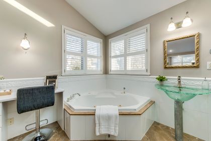 Primary Bedroom Ensuite - 1399 Chriseden Dr., Mississauga at 1399 Chriseden Drive, Lorne Park, Mississauga