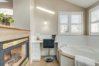 Primary Bedroom Ensuite - 1399 Chriseden Dr., Mississauga at 1399 Chriseden Drive, Lorne Park, Mississauga