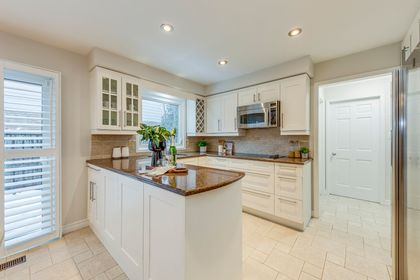 Kitchen - 185 All Saints Cres., Oakville at 185 All Saints Crescent, Eastlake, Oakville