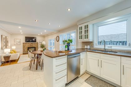 Kitchen - 185 All Saints Cres., Oakville at 185 All Saints Crescent, Eastlake, Oakville