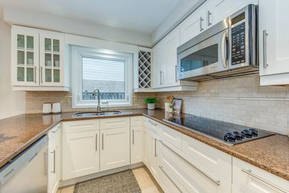 Kitchen - 185 All Saints Cres., Oakville at 185 All Saints Crescent, Eastlake, Oakville