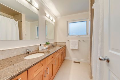 Main Bath - 185 All Saints Cres., Oakville at 185 All Saints Crescent, Eastlake, Oakville