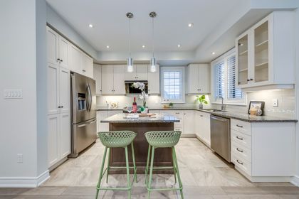 Kitchen - 378 Alderwood Common, Oakville at 378 Alderwood Common, 1010 - JM Joshua Meadows, Oakville