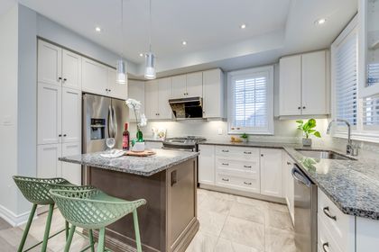 Kitchen - 378 Alderwood Common, Oakville at 378 Alderwood Common, 1010 - JM Joshua Meadows, Oakville