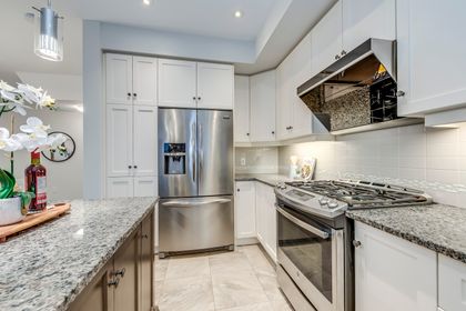 Kitchen - 378 Alderwood Common, Oakville at 378 Alderwood Common, 1010 - JM Joshua Meadows, Oakville