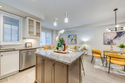 Kitchen - 378 Alderwood Common, Oakville at 378 Alderwood Common, 1010 - JM Joshua Meadows, Oakville