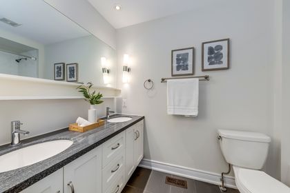 Main Bath - 378 Alderwood Common, Oakville at 378 Alderwood Common, 1010 - JM Joshua Meadows, Oakville