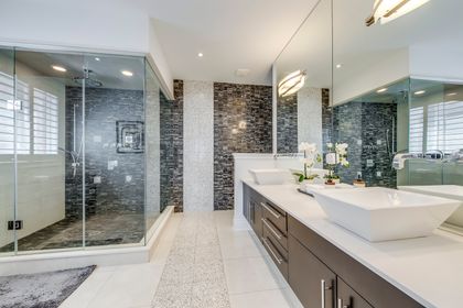 Primary Bedroom Ensuite - 1384 Pinery Cres., Oakville at 1384 Pinery Crescent, 1009 - JC Joshua Creek, Oakville