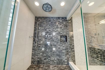 Primary Bedroom Ensuite - 1384 Pinery Cres., Oakville at 1384 Pinery Crescent, 1009 - JC Joshua Creek, Oakville