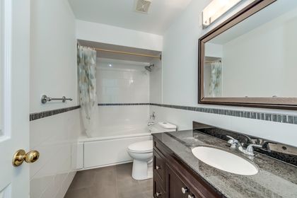 4pc Main Bath - 3582 Italia Cres., Mississauga at 3582 Italia Crescent, Fairview, Mississauga