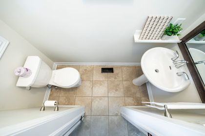 Powder Room - 4265 Ryan Lane, Burlington at 4265 Ryan Lane, Alton, Burlington
