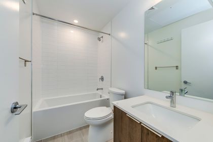 4pc Bath - 201 - 357 King St.W., Toronto at 201 - 357 King Street, Waterfront Communities C1, Toronto