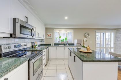 Kitchen - 6 - 2250 Rockingham Dr., Oakville at 6 - 2250 Rockingham Drive, 1009 - JC Joshua Creek, Oakville