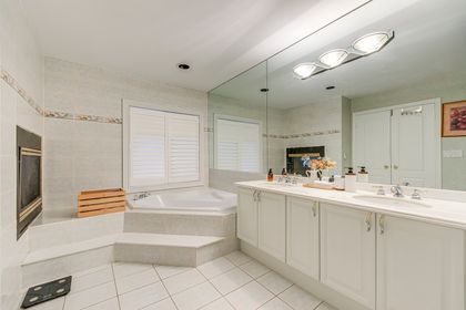 Primary Bedroom Ensuite - 6 - 2250 Rockingham Dr., Oakville at 6 - 2250 Rockingham Drive, 1009 - JC Joshua Creek, Oakville