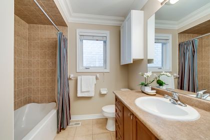 Main Bath - 1407 Craigleith Rd., Oakville at 1407 Craigleith Road, 1009 - JC Joshua Creek, Oakville