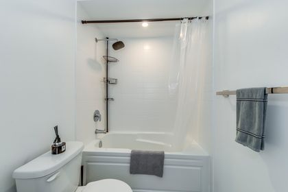 Primary Bedroom Ensuite - 541 - 1095 Cooke Blvd., Burlington - Elite3 & Team at 41 - 1095 Cooke Boulevard, LaSalle, Burlington