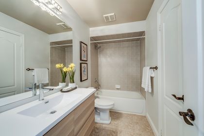 4pc Main Bath - 2326 Rockingham Dr., Oakville at 2326 Rockingham Drive, 1009 - JC Joshua Creek, Oakville