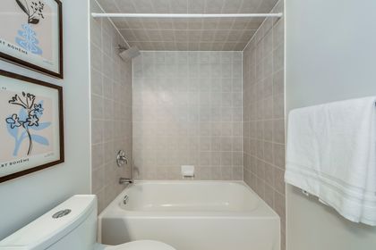 4pc Main Bath - 2326 Rockingham Dr., Oakville at 2326 Rockingham Drive, 1009 - JC Joshua Creek, Oakville