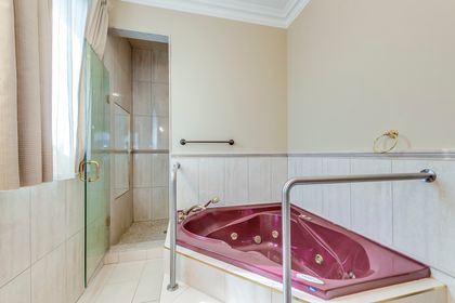 Primary Bedroom Ensuite - 3480 Joan Dr., Mississauga at 3480 Joan Drive, Fairview, Mississauga