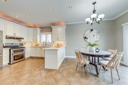 Kitchen - 2511 Felhaber Cres., Oakville at 2511 Felhaber Crescent, JC Joshua Creek, Oakville