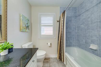 4pc Main Bath - 2511 Felhaber Cres., Oakville at 2511 Felhaber Crescent, JC Joshua Creek, Oakville