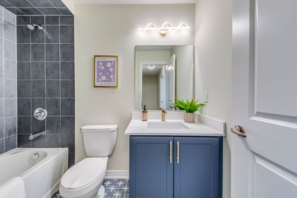 Main Bath - 27 Genoa Dr., Hamilton at 27 Genoa Drive, Jerome, Hamilton