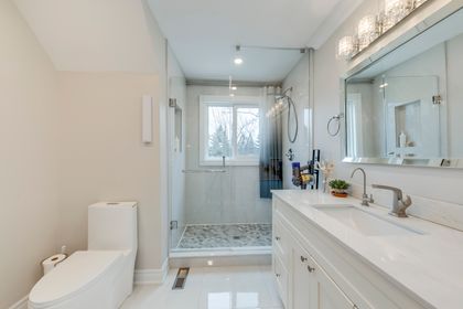 Main Bath - 1005 Fair Birch Dr., Mississauga at 1005 Fair Birch Drive, Lorne Park, Mississauga