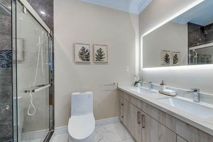 Primary Bedroom Ensuite - 2363 Parkglen Ave., Oakville at 2363 Parkglen Avenue, 1019 - WM Westmount, Oakville