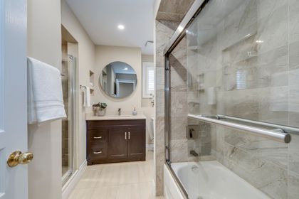 5pc Main Bath - 2363 Parkglen Ave., Oakville at 2363 Parkglen Avenue, 1019 - WM Westmount, Oakville
