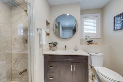 5pc Main Bath - 2363 Parkglen Ave., Oakville at 2363 Parkglen Avenue, 1019 - WM Westmount, Oakville