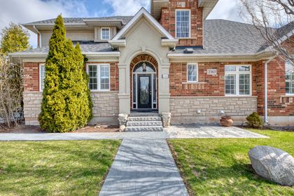 Exterior - 2363 Parkglen Ave., Oakville at 2363 Parkglen Avenue, 1019 - WM Westmount, Oakville