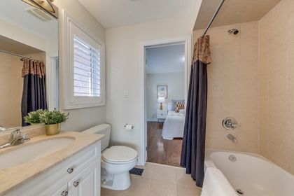 Semi-Ensuite - 2361 Rideau Dr., Oakville at 2361 Rideau Drive, JC Joshua Creek, Oakville