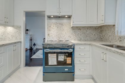 Kitchen - 3537 Enniskillen Circle, Mississauga at 3537 Enniskillen Circle, Erindale, Mississauga